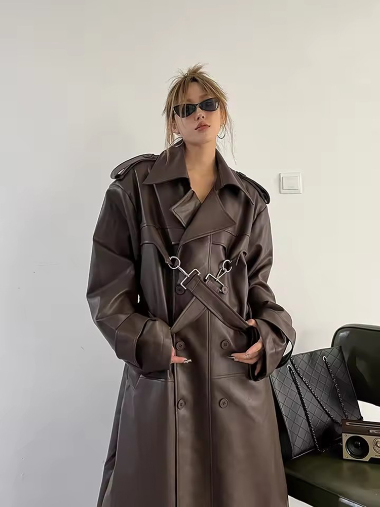 Mauroicardi Frühling Herbst Kühle Braun Lange Pu Leder Trenchcoat für Frauen Lose Beiläufige Wasserdichte Punk Stil Unisex Emo Kleidung
