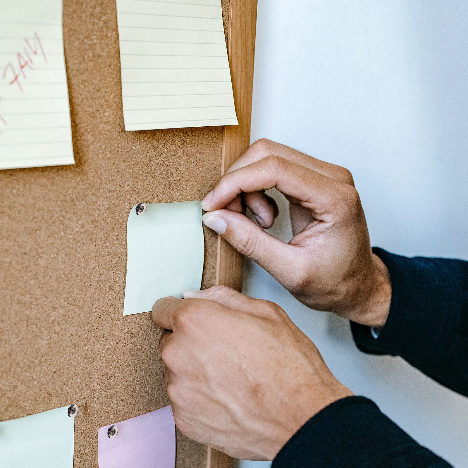 黒の多機能フラットヘッドサムタックピン、壁の装飾、写真ピン、オフィス、学校、写真速報、1箱あたり50個