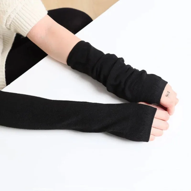 ​ ​ Gestrickte lange fingerlose Handschuhe ​