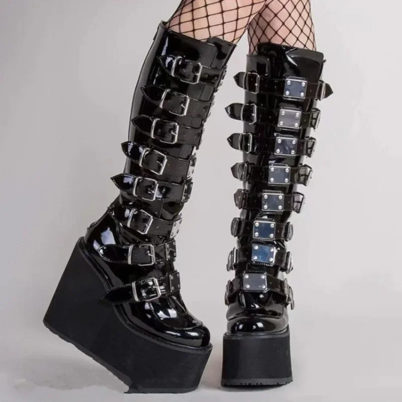 Femmes bottes Cosplay dames talon haut plate-forme compensées femmes bottes hautes gothique boucle sangle Long Tube en cuir femme bottes Plus Si