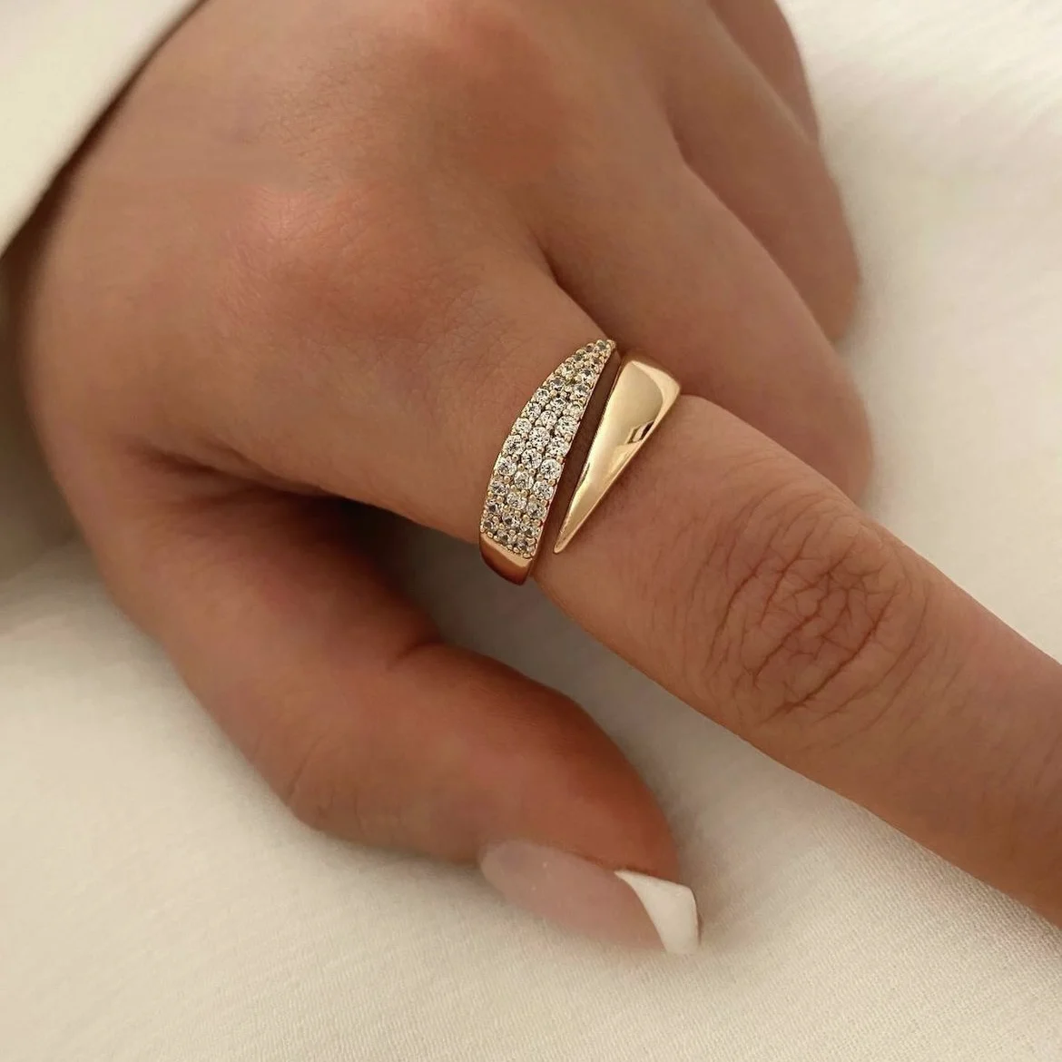 2024 Nweสแตนเลส 18K Gold Plated SunแหวนหินธรรมชาติฝังHollowโลหะแหวนเครื่องประดับอินเทรนด์