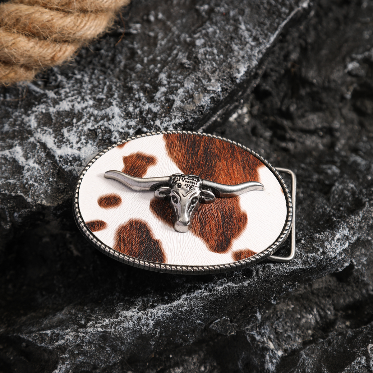 Eine Gürtelschnalle im Western-Stil, ein personalisierter Retro-Gürtel mit Metallschnallenkopf (zufälliges Muster)