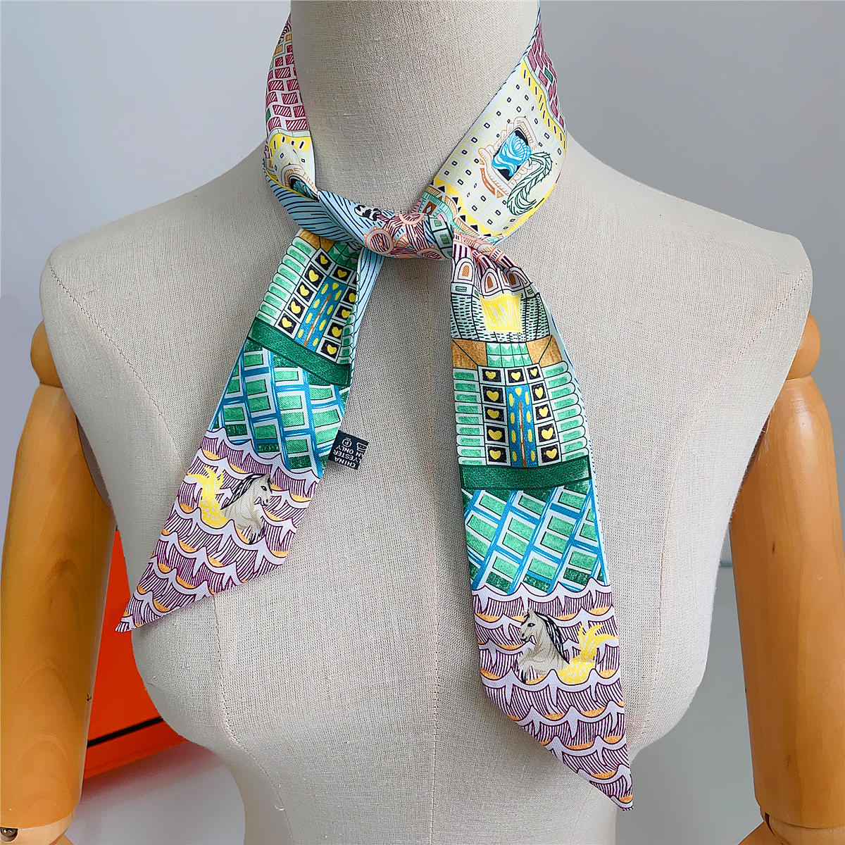 ブランドデザインツイル 100% シルクスカーフ高級宮殿馬ファッションスカーフ女性スカーフスキニーバッグスカーフネッカチーフヘアヘッドバンド