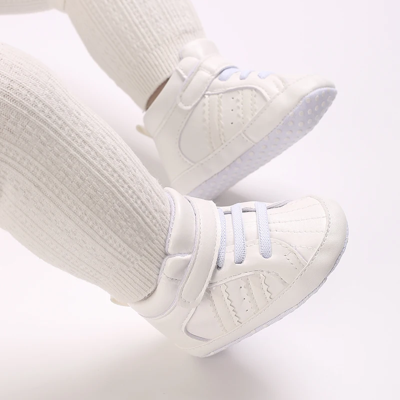 Zapatos de bebé recién nacido de 0 a 18M, zapatos deportivos informales a rayas de PU a la moda, zapatos cómodos para caminar de suela suave