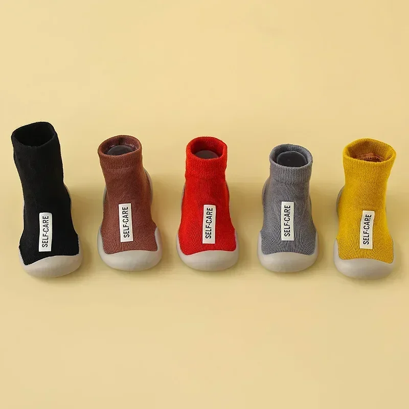 Zapatos de goma para primeros pasos para niños, suelas suaves antideslizantes, zapatos de Educación Temprana, calcetines elásticos para bebés de 0 a 3 años