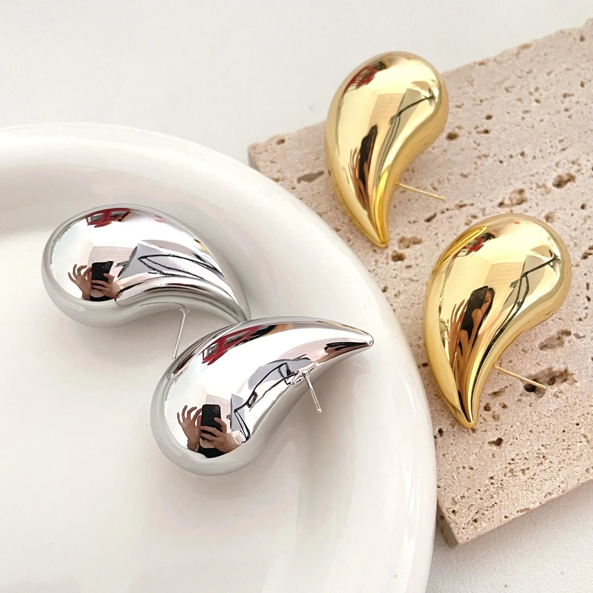 Pendientes colgantes de gota de agua brillantes Vintage para mujer, aros gruesos de Color dorado, ligeros, huecos, joyería de moda