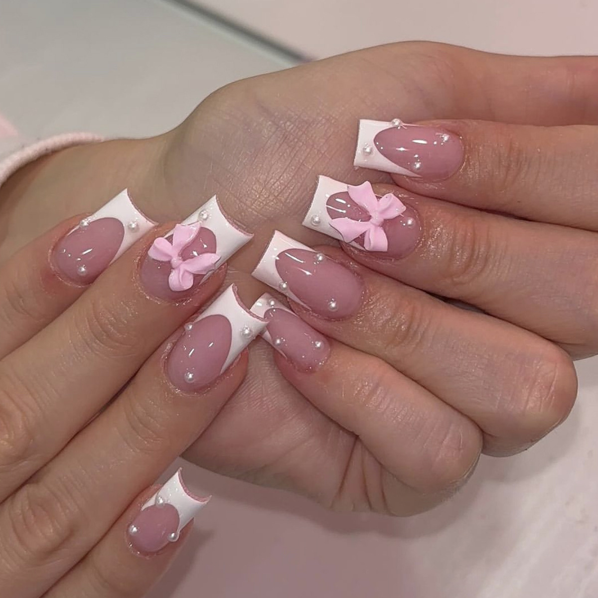 24 Uds uñas postizas de estilo francés rosa diseños de lazo 3D prensa cuadrada corta en uñas dulce moda coreana uñas postizas para mujeres y niñas