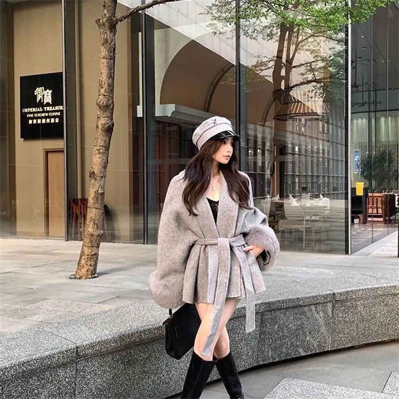 Chaqueta de lana con tirantes finos, manga larga, holgada, de gama alta, estilo corto, manga peluda, bata de batalla de Año Nuevo, primavera y otoño, 2024