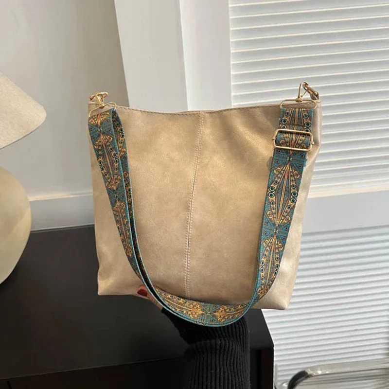Nieuwe retro en modieuze PU-schoudertas voor dames, crossbodytas met grote capaciteit, casual en eenvoudige emmertas voor woon-werkverkeer
