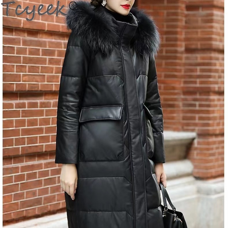 Tcyeek-女性用の本革ダウンジャケット、暖かいジャケット、アライグマの毛皮の襟、ミドル丈のシープスキンコート、婦人服、冬