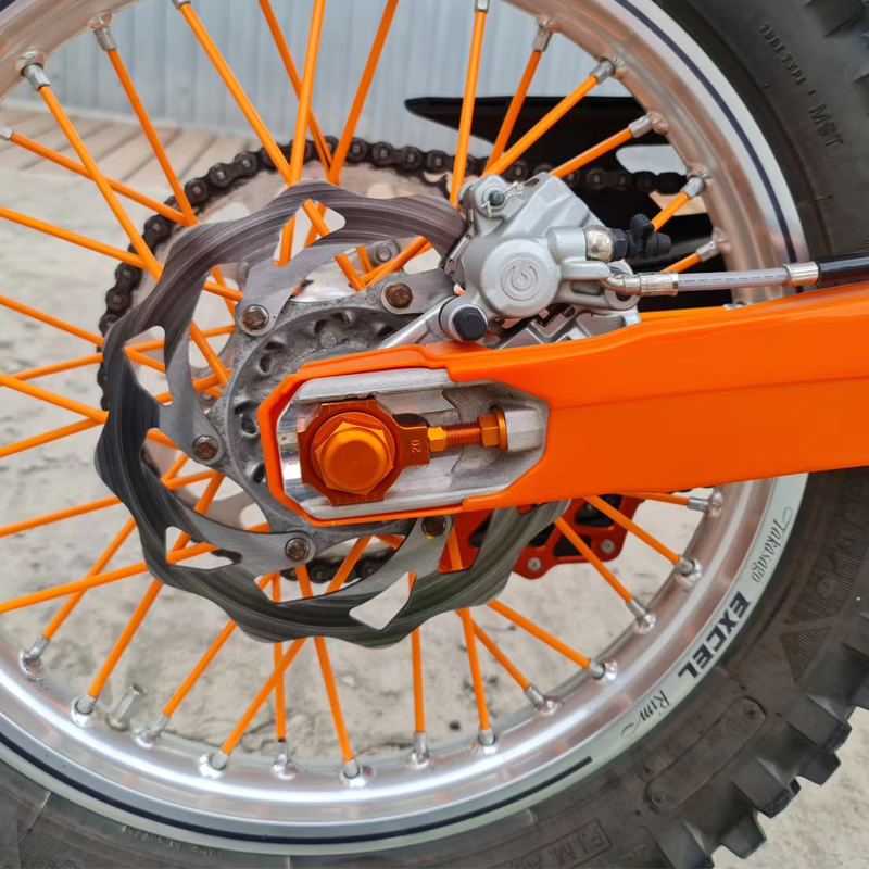 KTM EXCF EXC 525 500 450 400 350 300 250 200 125 SX SXS XCW MXC チェーンアジャスターレギュレータスライダーオートバイテンショナー