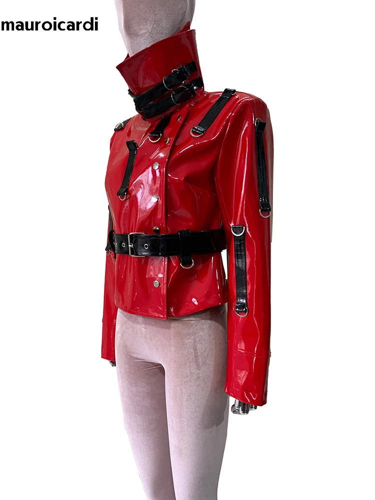 Mauroicardi Herbst Kurze Rot und Schwarz Farbblock Glänzende Reflektierende Patent Kunstleder Jacke Frauen Luxus Designer Emo Kleidung