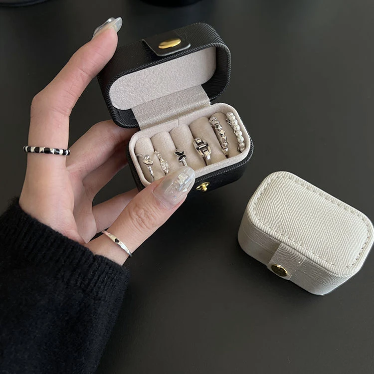 Mini portátil pequeno saco de armazenamento de jóias viagem simples anel de couro colar brincos caixa de armazenamento organizador exibição caixa de presente
