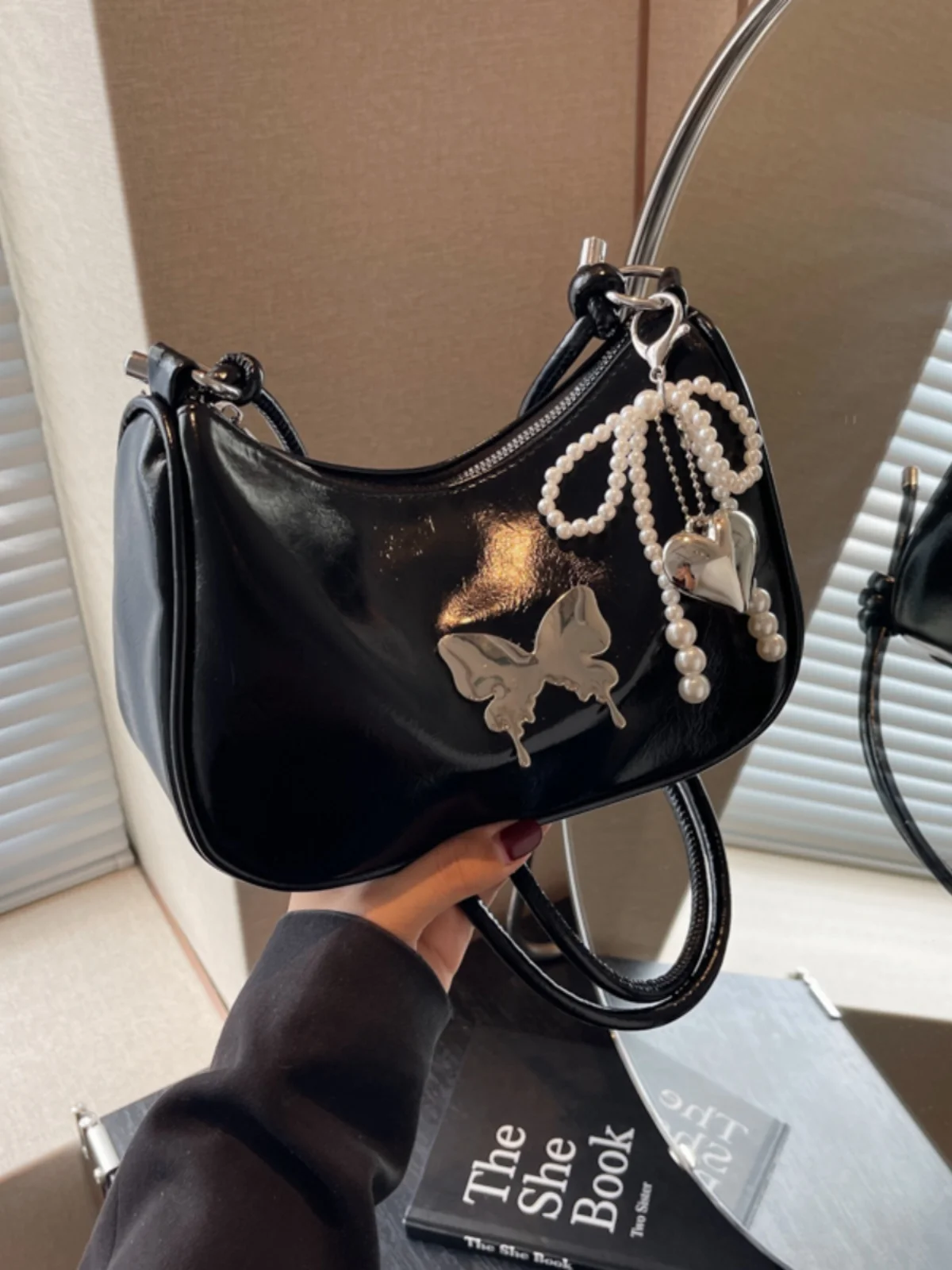 カジュアル多用途ハイエンドレディースクロスボディバッグ脇の下ファッショナブルなシングルショルダーバッグトレンディなPUレザーSサイズ