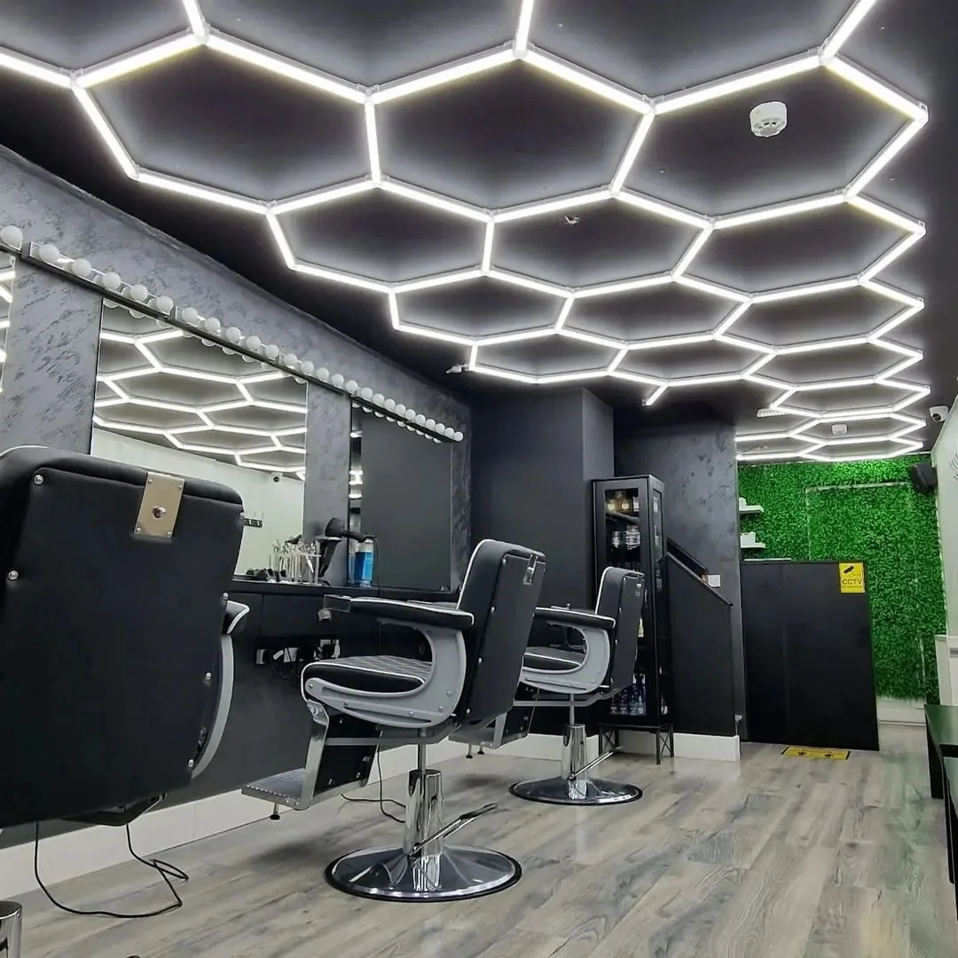ร้านตัดผมร้านทําผมโคมไฟเพดาน LED หกเหลี่ยมโรงรถ 110 V-240 V Honeycomb หลอด LED สําหรับรายละเอียดรถ Workshop