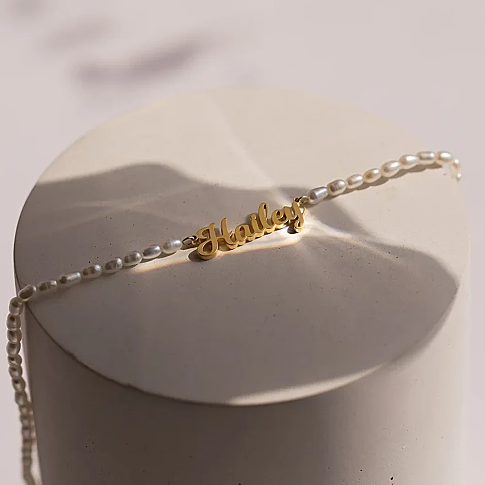 Colgante con nombre personalizado, collar de cuentas de perlas a la moda para mujer, collar con placa con nombre personalizada de acero inoxidable, joyería