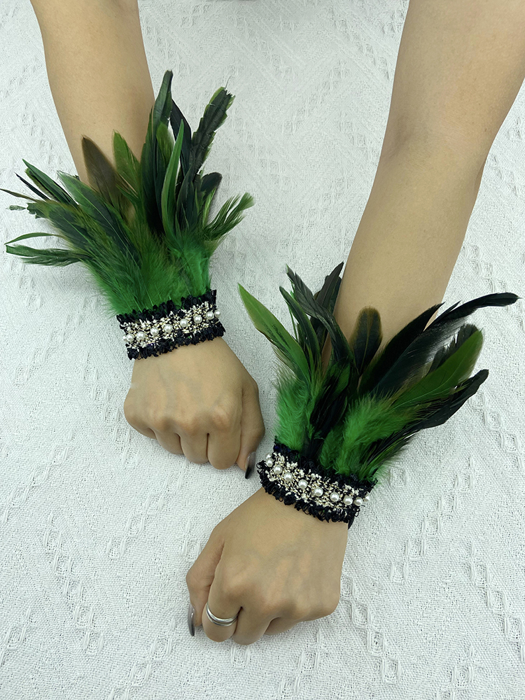 Natural Feather Wrist Cuffs Elegant Fur Sleeve Arm Accessories Gothic Halloween Cosplay Feather Gloves Pearl Arm Cuff 2pcs