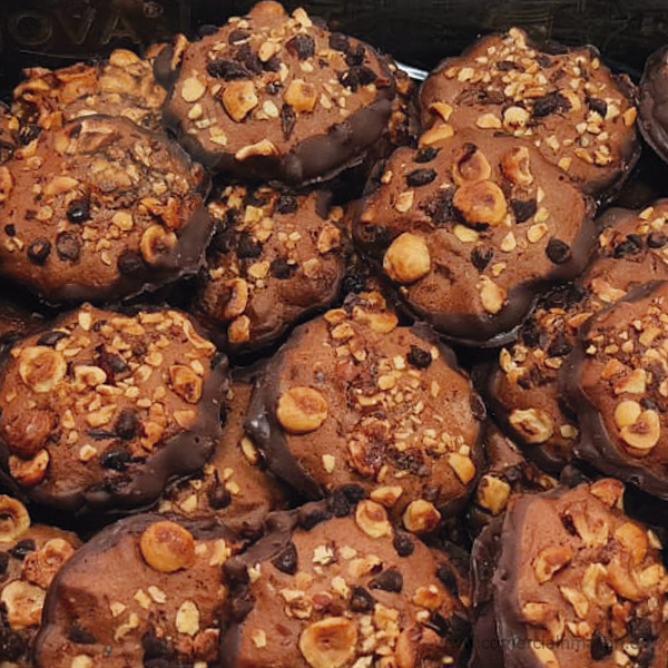 Jesus Pastelaria, Dulcinova-Chocolate, Cheio, Biscoitos de Avelã, Disponível com e sem Chocolate na Base