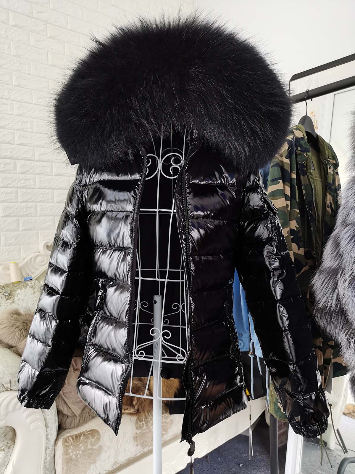 Maomaokong Winter Jacke Frauen Echt Pelzmantel Parkas Ente Unten Futter Mantel Echt Waschbären Pelz Kragen Warme Schwarz Streetwear