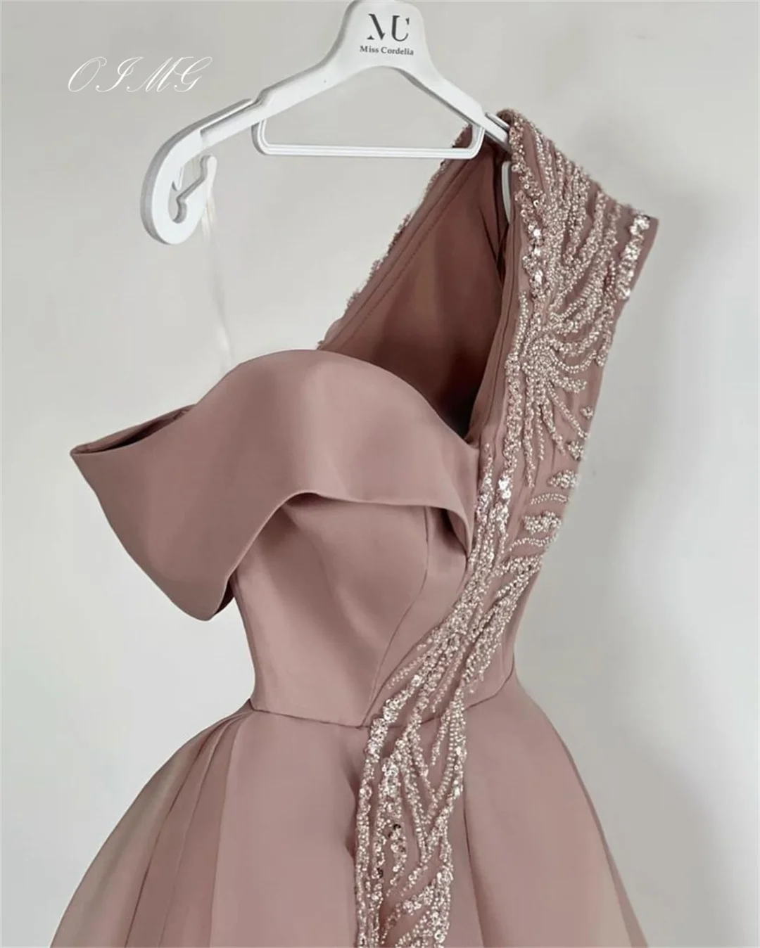 OIMG ปิดไหล่ Midi ชุดราตรี A-Line Organza ผู้หญิงแขนสั้นที่กําหนดเองชุดราตรีชุดพรรคอย่างเป็นทางการ