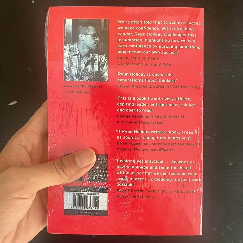 EGO IS THE ENEMY ライアン・ホリデー著ペーパーバック小説 # ニューヨーク・タイムズのベストセラー本 1 冊