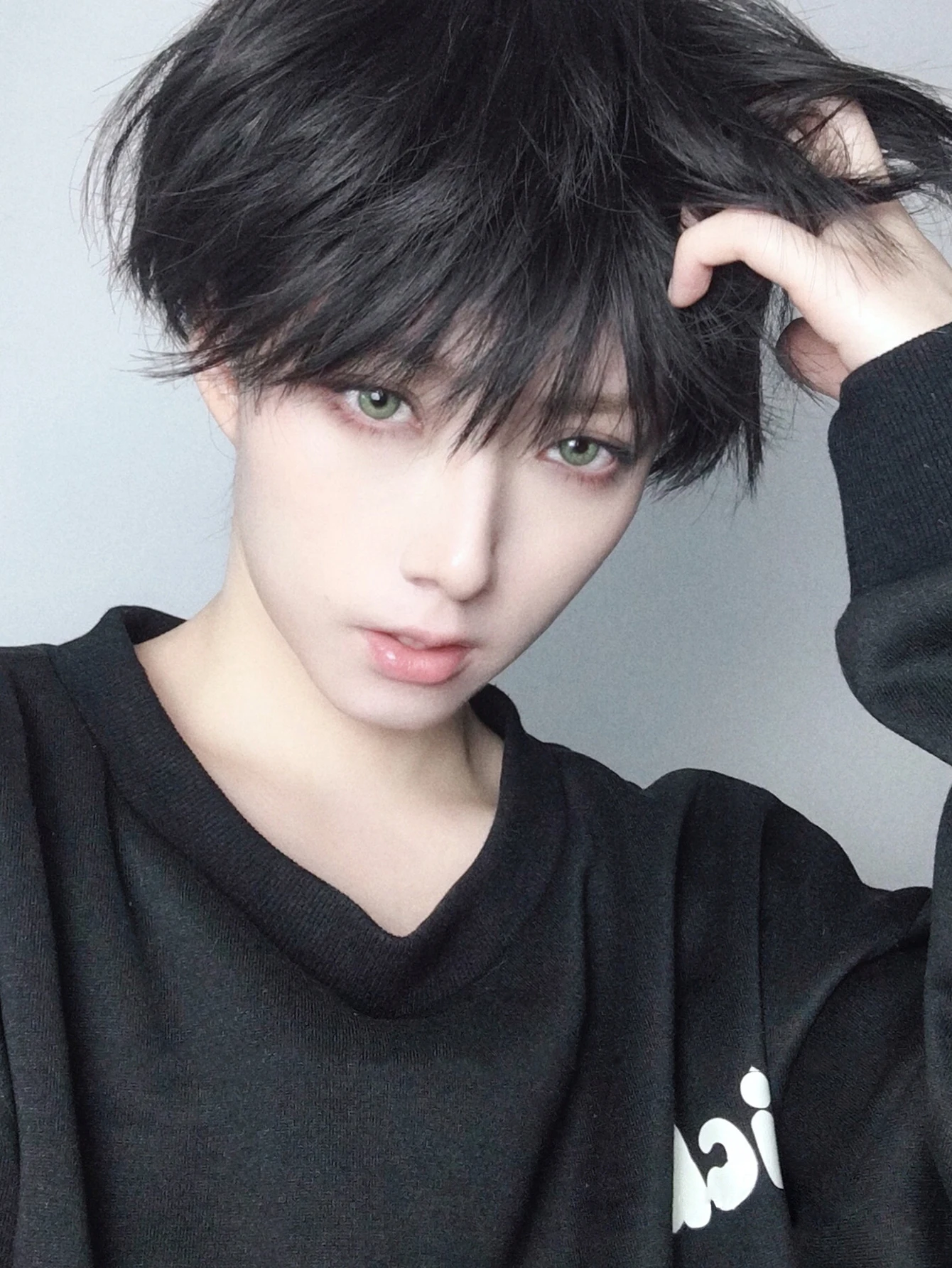 男性と女性のための人工毛ウィッグ,ヘアピース,ショート,ストレートヘア,美しい,ブラックカラー,毎日のコスプレパーティー,耐熱性,10インチ