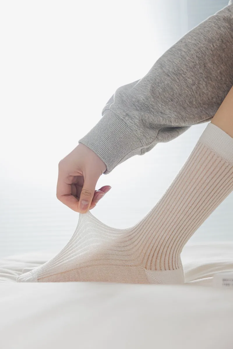 Medias hasta la rodilla para mujer, calcetines largos de algodón de alta calidad, de Color sólido, cómodos, informales, estilo Preppy, nuevas tendencias de primavera