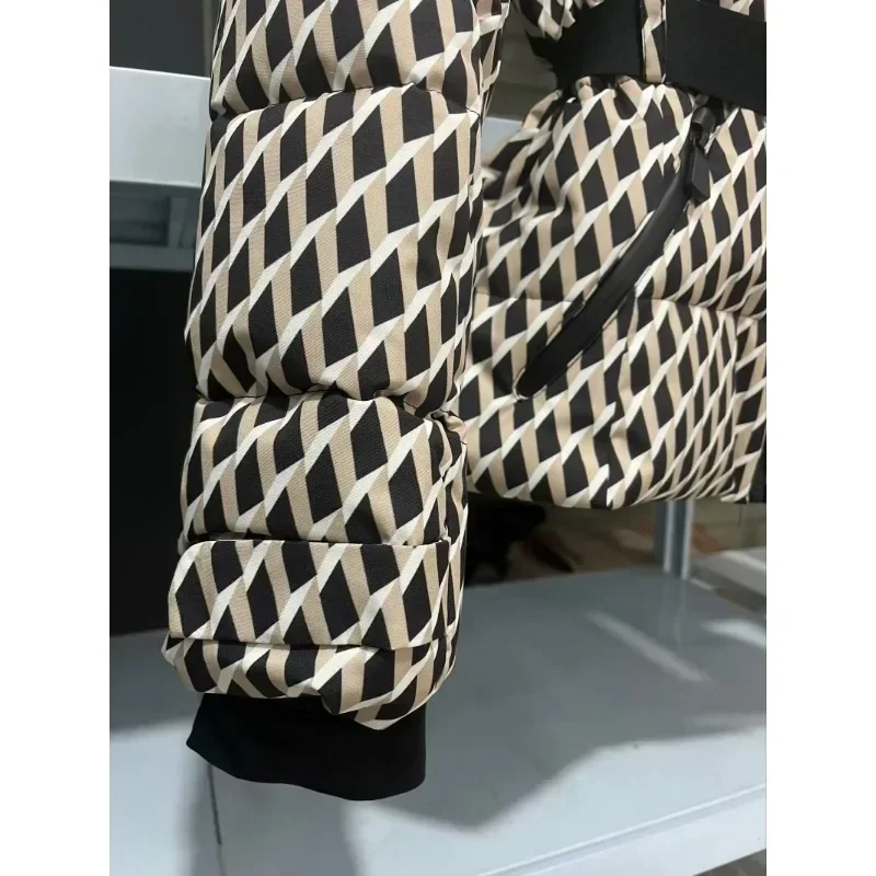 Chaqueta de algodón con capucha y cinturón para mujer, chaqueta cálida a prueba de viento, más cómoda de llevar, a la moda, novedad de 2025