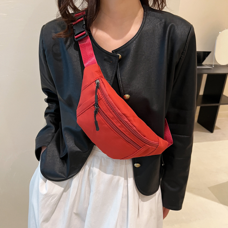 女性のバッグ発売 2023 高品質ミニマリストウエストパック新しいナイロンチェストバッグレジャーアウトドアウエストパックファッションショルダーバッグ