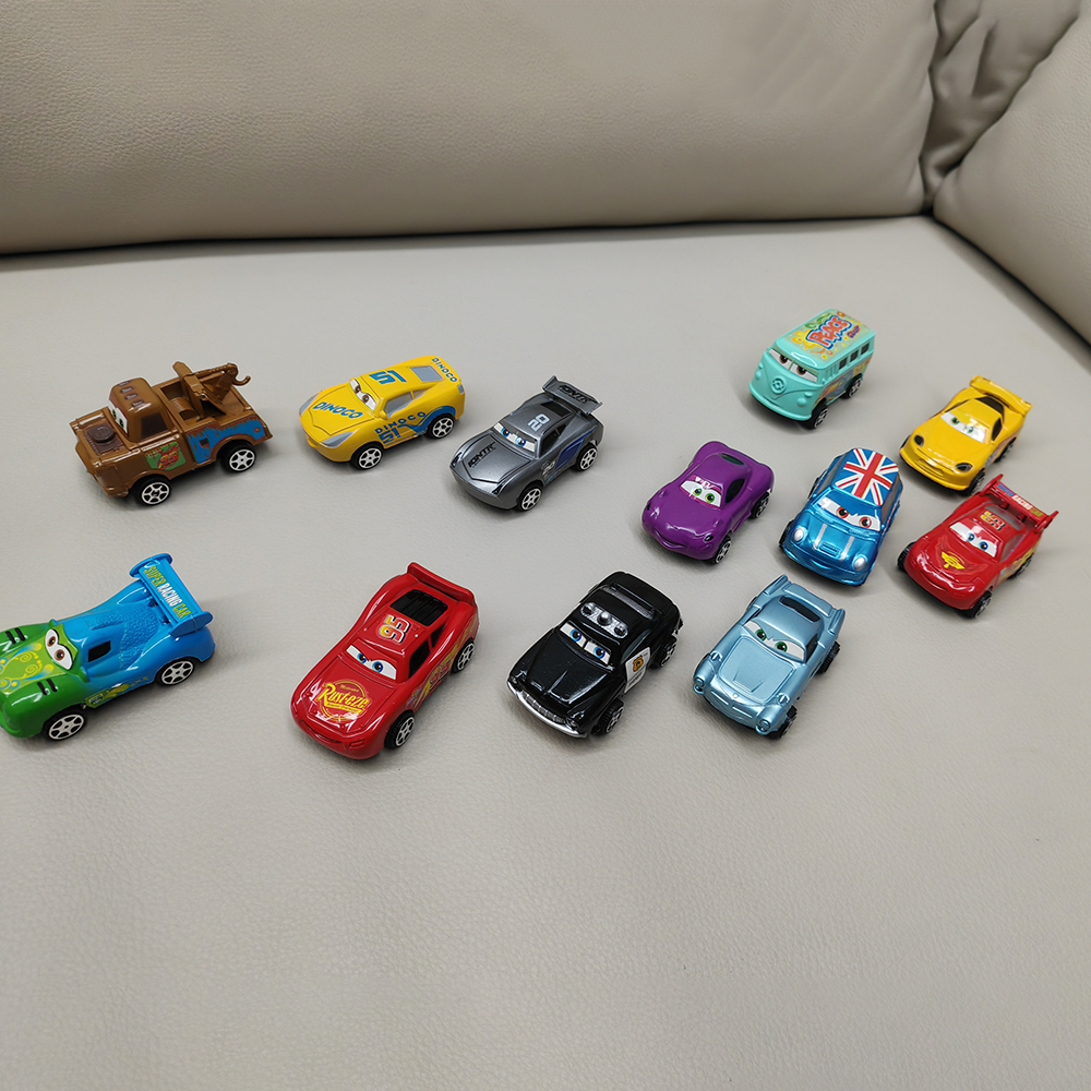 12 teile/satz Heißer Verkauf Pixar Cars Lightning Mcqueen Jackson Storm Mater Pvc Modell Back-Force Auto Spielzeug Für Kinder geburtstag Geschenk Set