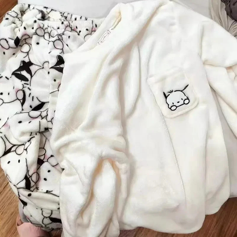 Sanrio dibujos animados japoneses Hello Kitty cosas pijamas franela femenina invierno el nuevo Plus espesar terciopelo dulce mantener caliente pijamas