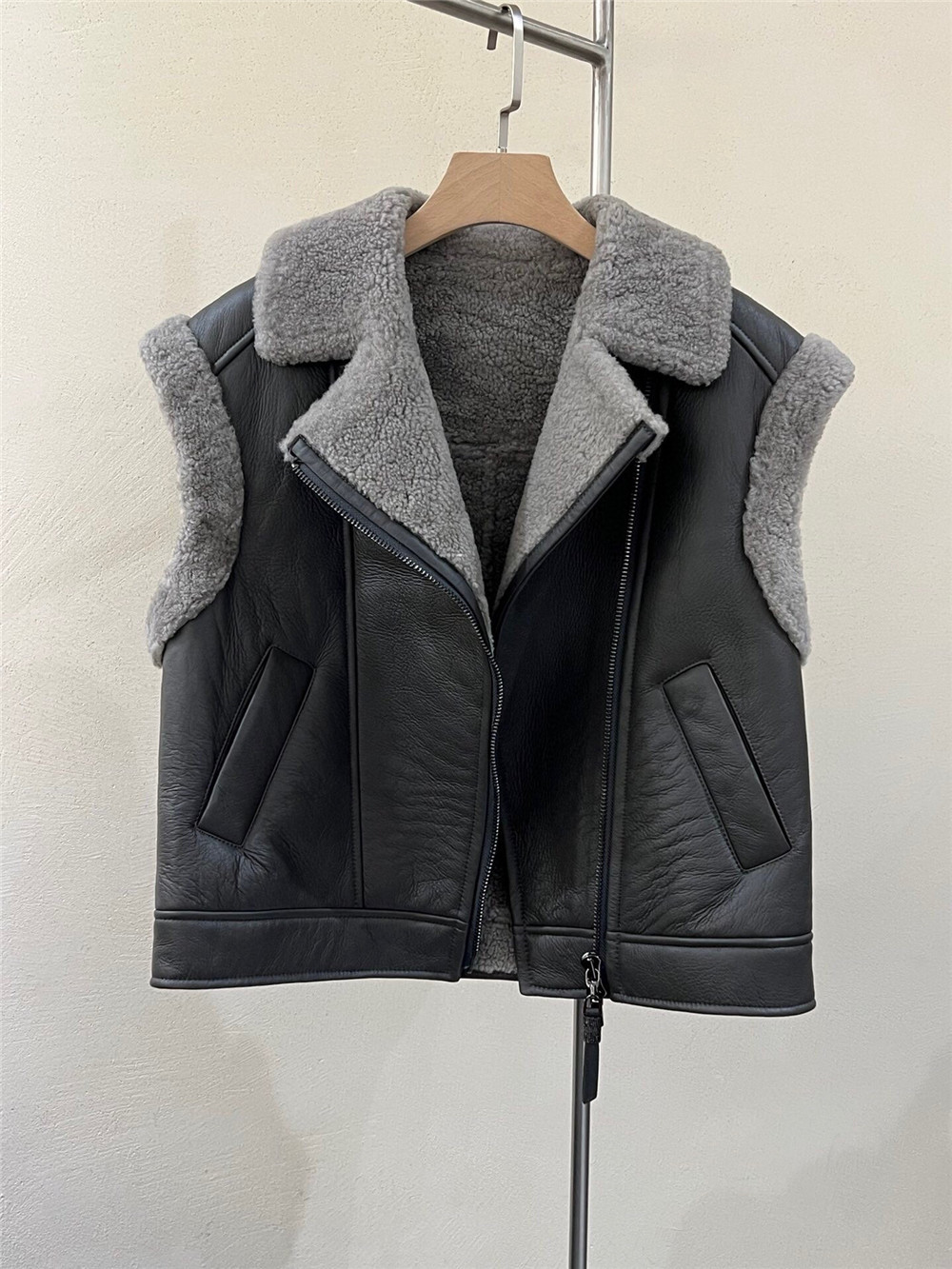 女性のための本革の毛皮のベストコート,bcラペルジッパー,暖かいラムファー,ノースリーブのアウター,新しい秋冬,2022