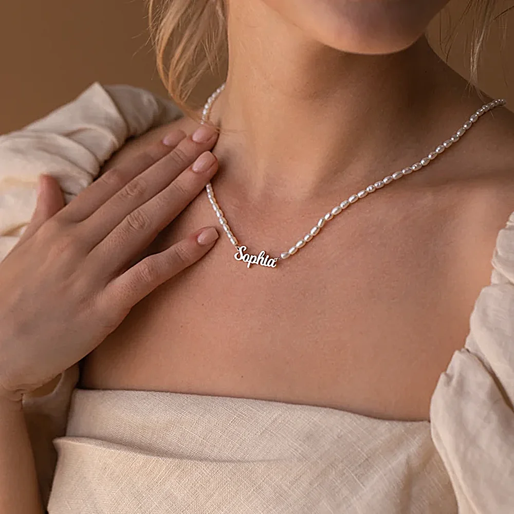 Colgante con nombre personalizado, collar de cuentas de perlas a la moda para mujer, collar con placa con nombre personalizada de acero inoxidable, joyería