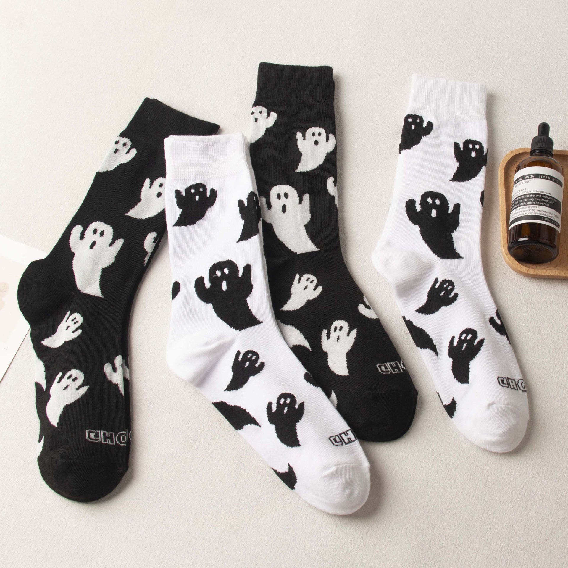 Calcetines navideños Harajuku característicos para parejas, calcetines divertidos para Cosplay, tendencia al aire libre, calcetines para parejas con estampado de fantasma, calcetines de tubo medio para hombres y mujeres