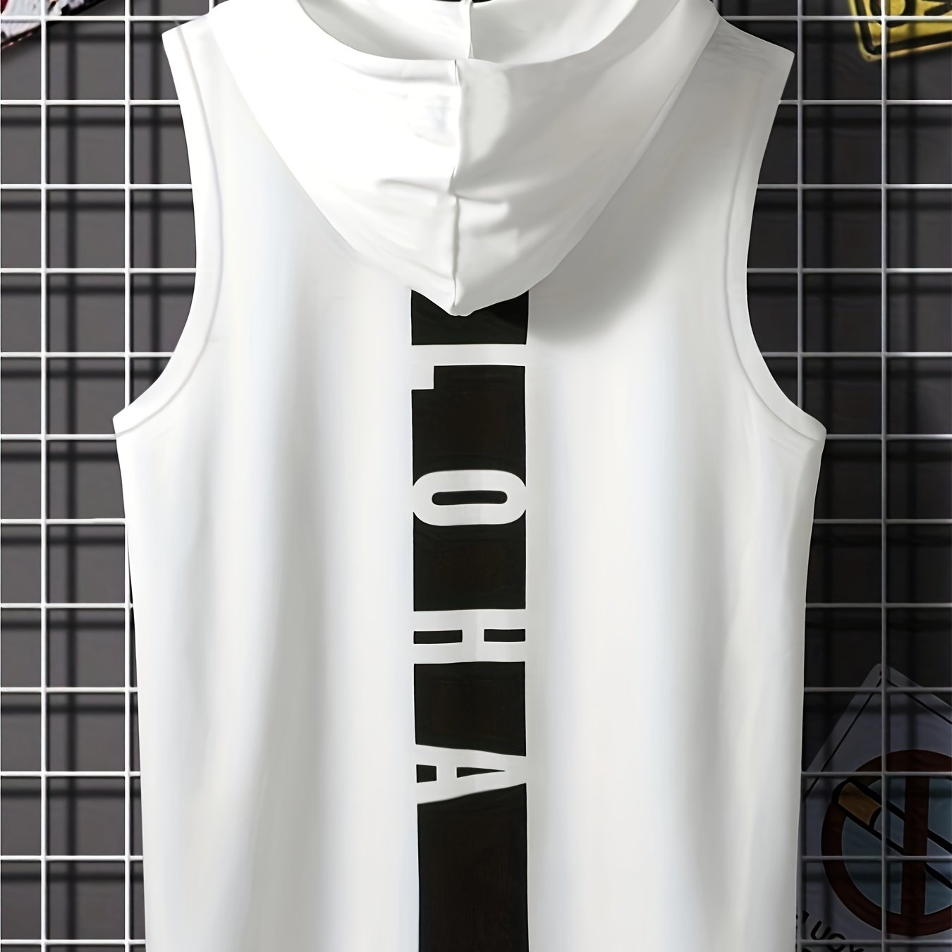Camiseta masculina com colete esportivo com capuz