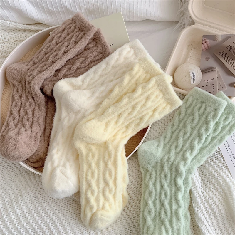 Calcetines cálidos para mujer, moda japonesa de invierno, calcetines mullidos de Color sólido para niñas, calcetines gruesos y bonitos para el hogar, calcetines suaves Kawaii para otoño