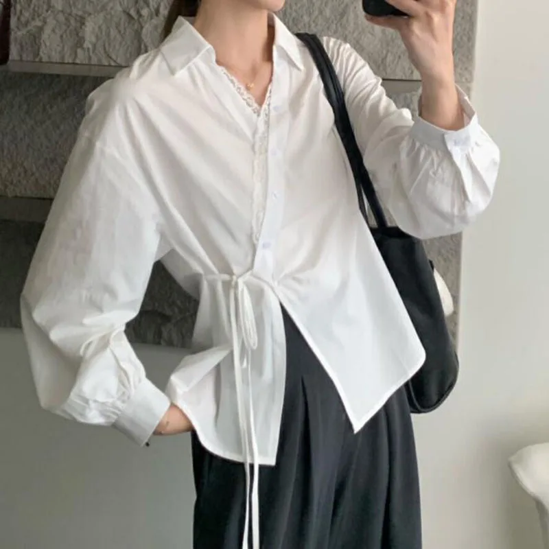 Francês retro rendas retalhos com decote em v camisas moda feminina bandagem irregular camisa de manga longa mulher design coreano blusa branca