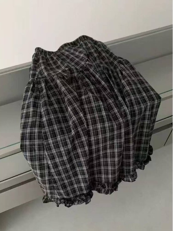 Saia  A-Line Retro em Xadrez Preto para Mulheres Verão 2025 Cintura Alta com Barra Larga e Detalhes Florais Modelo Solto ...