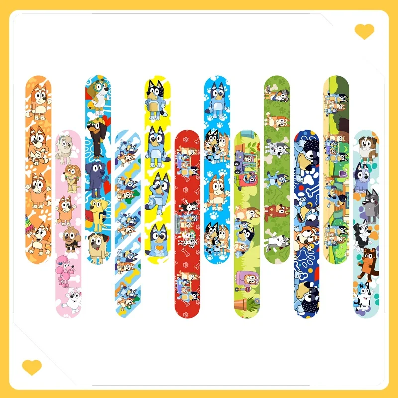 Bluey Family Series Armband Bingo und ihre Freunde PVC Snap Circle Cartoon Pat Circle Armband 12 Stück Kinder lustige Geschenke