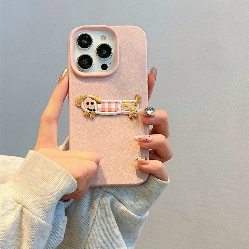 Funda de teléfono coreana con bordado de dibujos animados en 3D para iPhone 16, 15, 14, 13, 11, 12 Pro Max Plus, divertida funda con patrón de cuero para cachorros