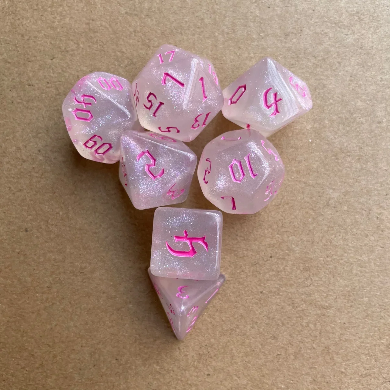 7 Pcs Set New Glitter Gold Font Polyhedral Table Game Digital Dice for DND TRPG RPG D20 D12 D10 D8 D6 D4 Board Gaming Dices Kit