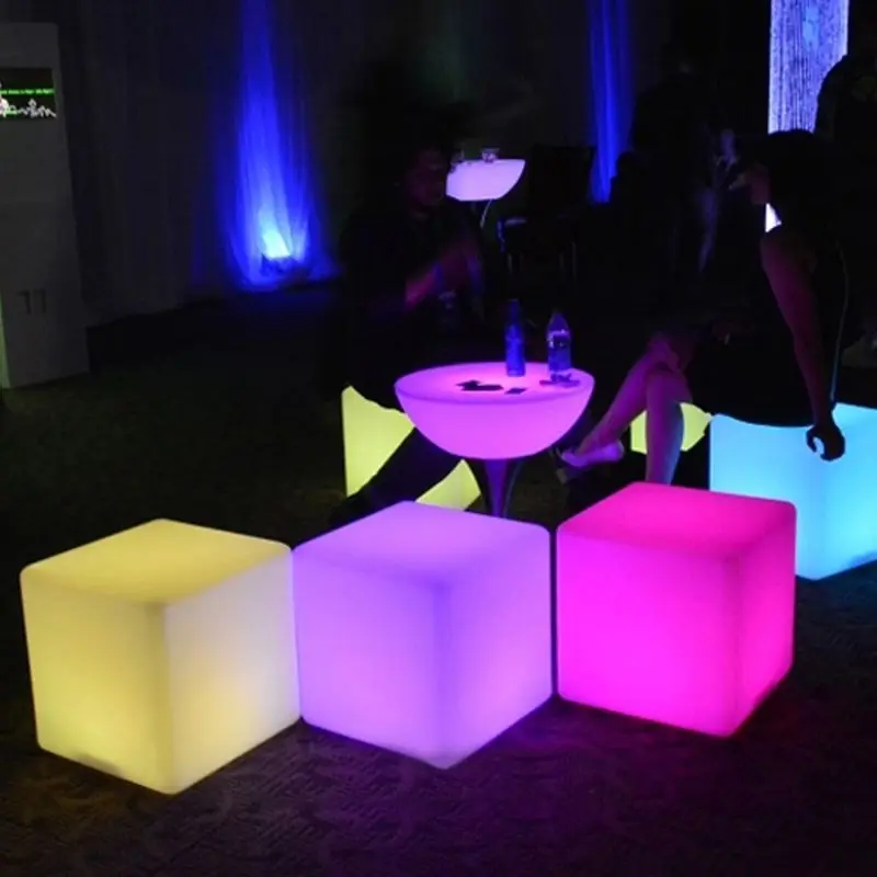 กิจกรรมปาร์ตี้กลางแจ้งตกแต่ง LED Luminous Cube สตูลกันน้ําเก้าอี้สําหรับ DJ Bar งานแต่งงานวันเกิดคริสต์มาส