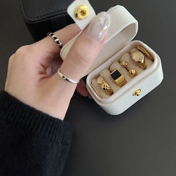 Mini portátil pequeno saco de armazenamento de jóias viagem simples anel de couro colar brincos caixa de armazenamento organizador exibição caixa de presente