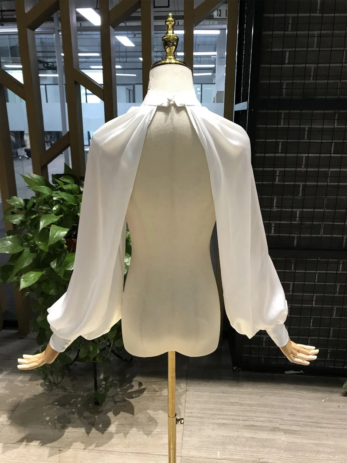 ชีฟองคราบแขวนคอแขนยาว Halter ชุดแต่งงานแขนเจ้าสาวอุปกรณ์เสริมพัฟที่ถอดออกได้ถุงมือที่ถอดออกได้