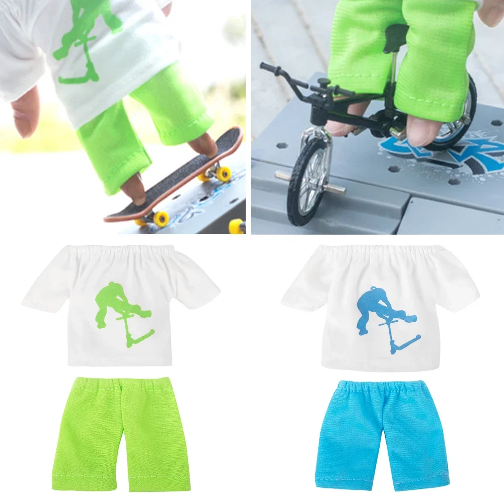 Mini Finger Skateboard ชุด Finger Board กางเกงและรองเท้า Multicolors สําหรับปาร์ตี้ฮาโลวีนโปรดปรานเด็กของขวัญวันเกิดเกมของเล่น