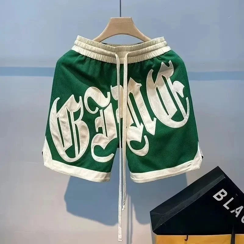 กางเกงบาสเกตบอลปักลายตัวอักษรสำหรับผู้ชายเสื้อผ้าแนวสตรีทกางเกงขาสั้นสีตัดกันแนววินเทจแบบหลวม Y2k