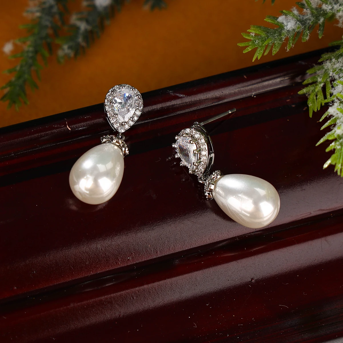 สุภาพสตรีCubic Zirconia Pearlจี้ต่างหู,เพื่อนเจ้าสาวเจ้าสาวTeardrop Leaf Rhinestoneงานแต่งงานเจ้าสาวต่างหูเครื่องประดับพรหม
