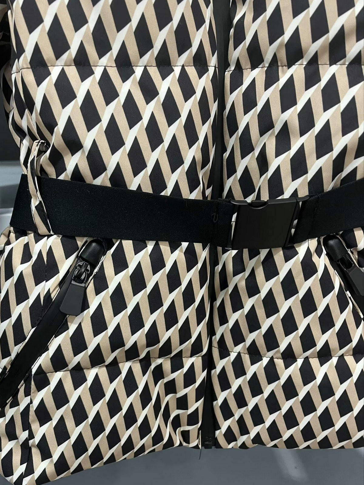 แฟชั่นผู้หญิงฤดูหนาว Hooded เอวสูงเบาะเสื้อกีฬากับเข็มขัดหญิง Elegant หนากระเป๋าอุ่น Windproof แจ็คเก็ตสกี