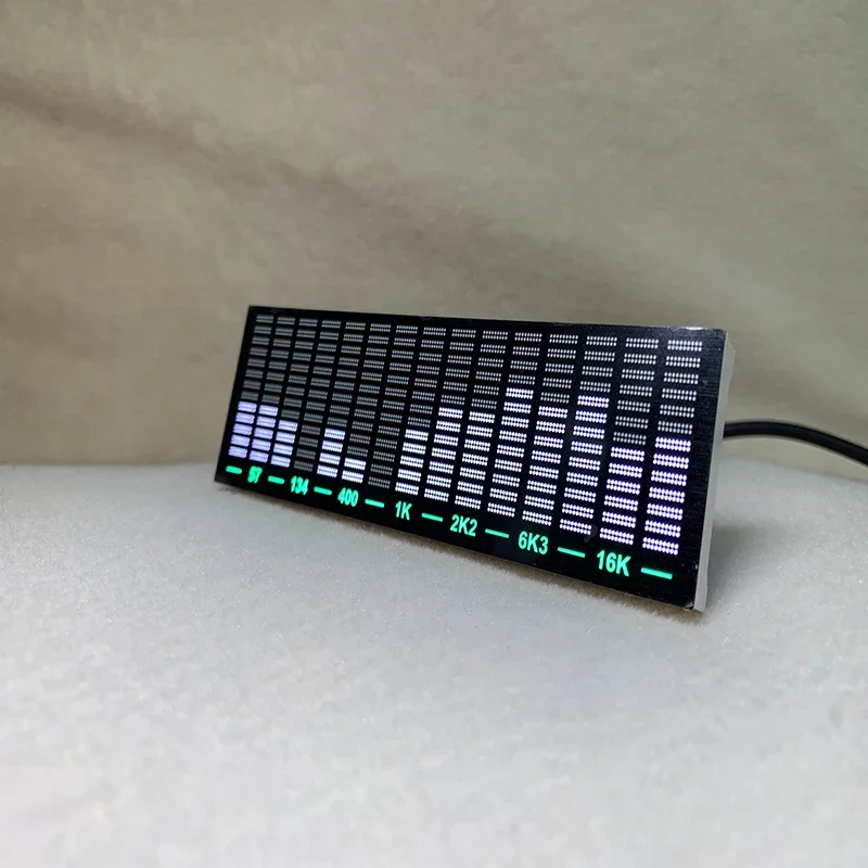 Spettro musicale a LED Indicatore di livello audio a LED Pickup Luce del ritmo 12V 24V Amplificatore VU Meter per lampade d'atmosfera per lettore di auto