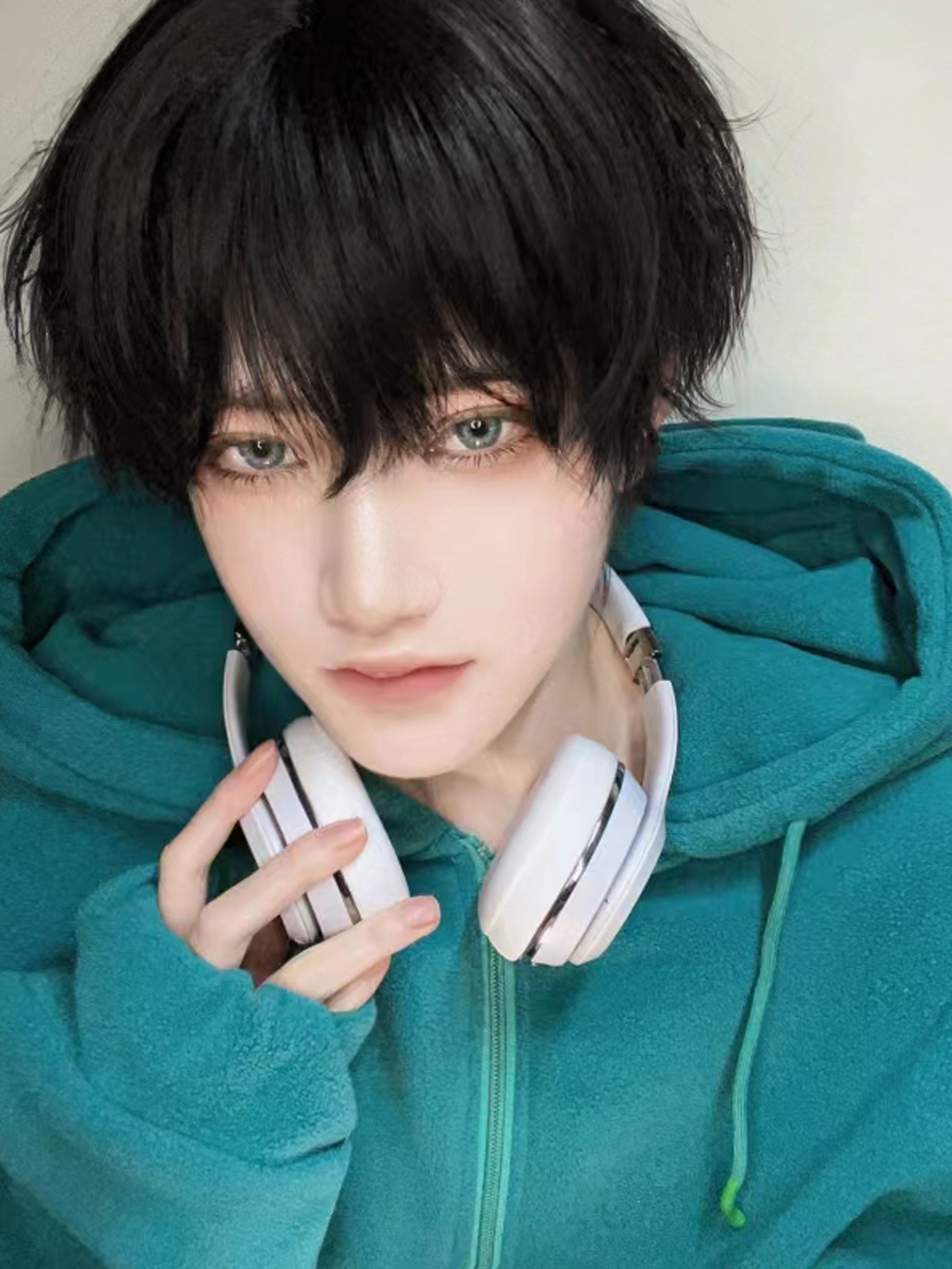 男性と女性のためのフリンジ付き合成かつら,短い滑らかな髪,美しいスタイル,黒い色,さわやか,日常使用,耐熱性,10インチ